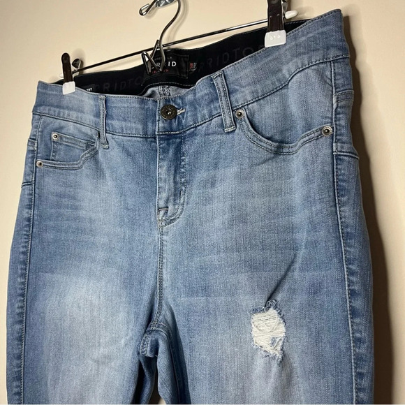 TORRID Premium Bombshell Skinny Distressed Stretch Jeans - Picture 4 of 12